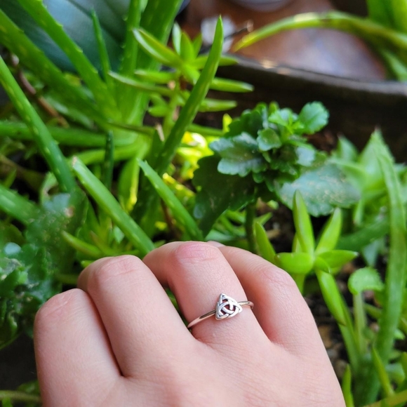New Solid 925 Sterling Silver Celtic Triangle Ring - Picture 3 of 14